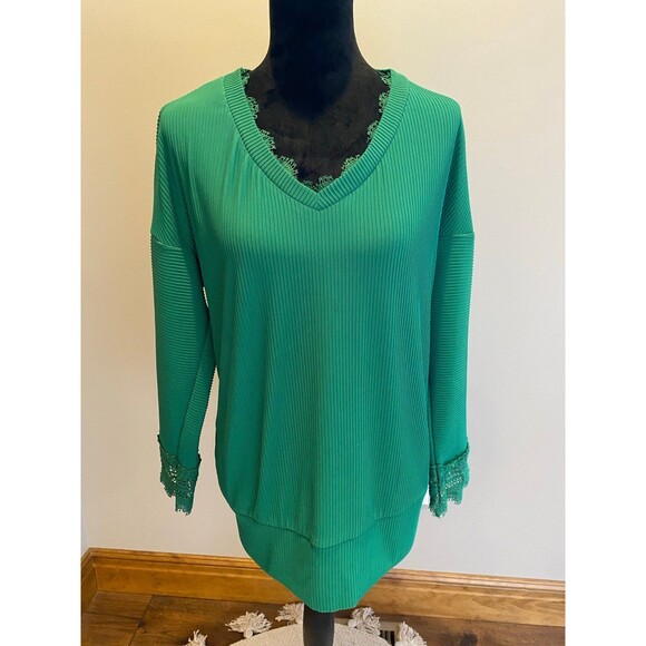 Trendy Queen Blouse Emerald Green Woman’s Size Large Blouse w/ Lace Dressy - Picture 2 of 12